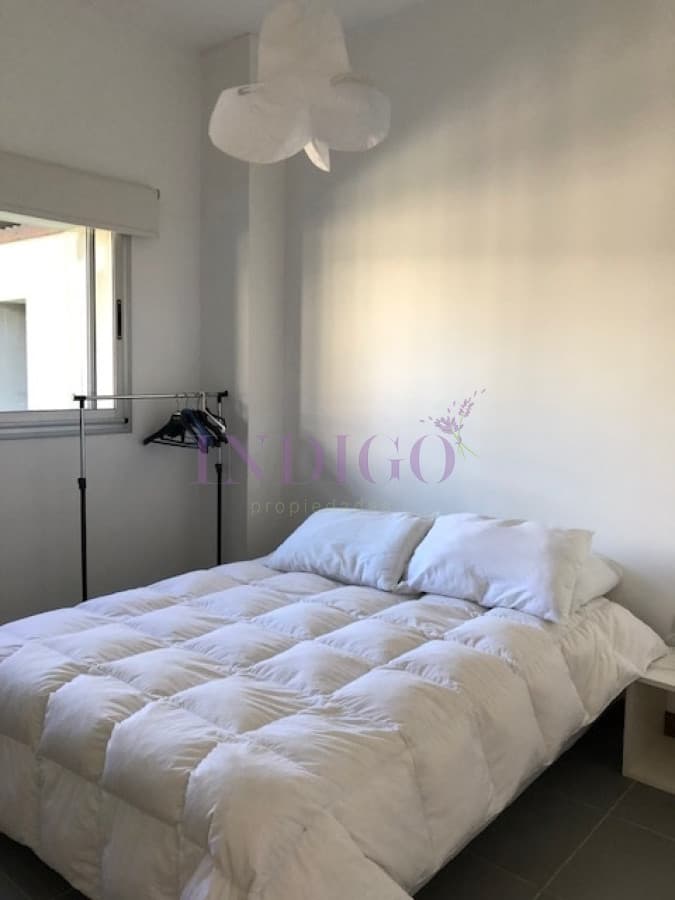 En alquiler departamento en Manantiales. - Indigo Propiedades