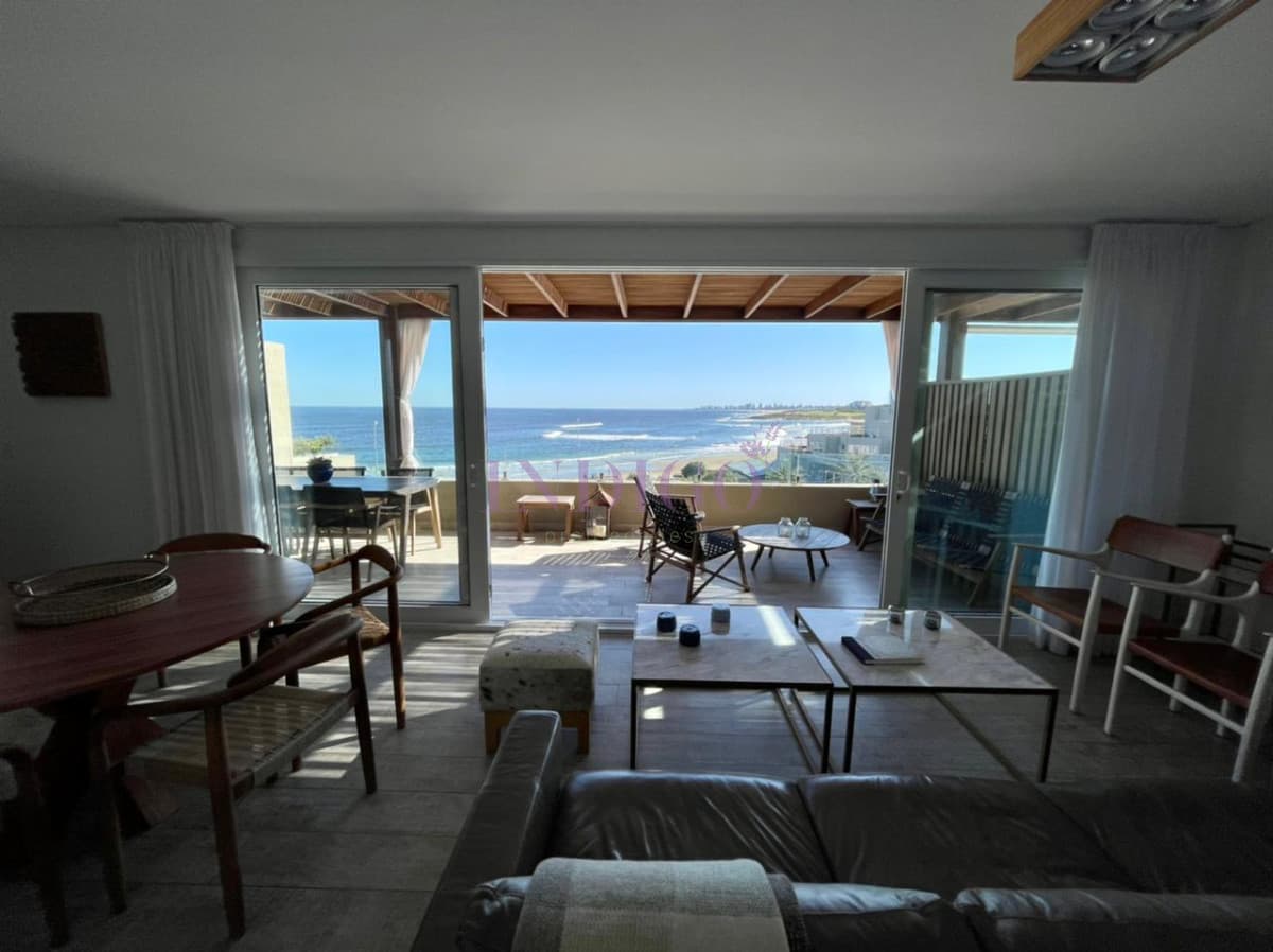 Apartamentos con vistas a la playa y mar, espacioso y muy luminoso. - Indigo Propiedades