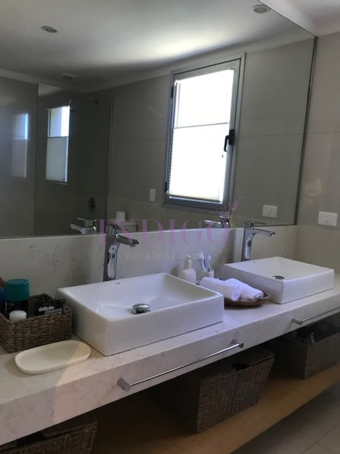 Muy buen departamento en alquiler en Manantiales frente al agua. - Indigo Propiedades