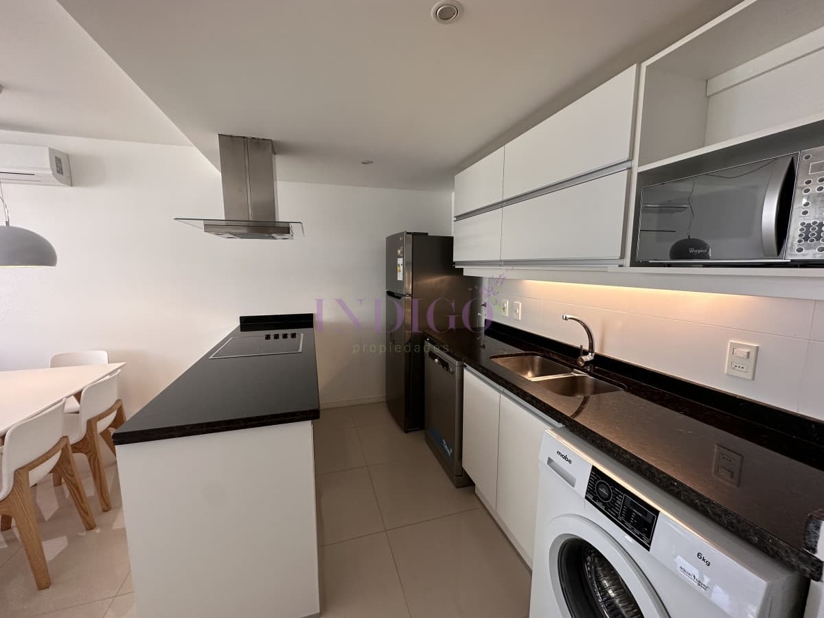Departamento en Playa Brava, 2 dormitorios, piscina. - Indigo Propiedades