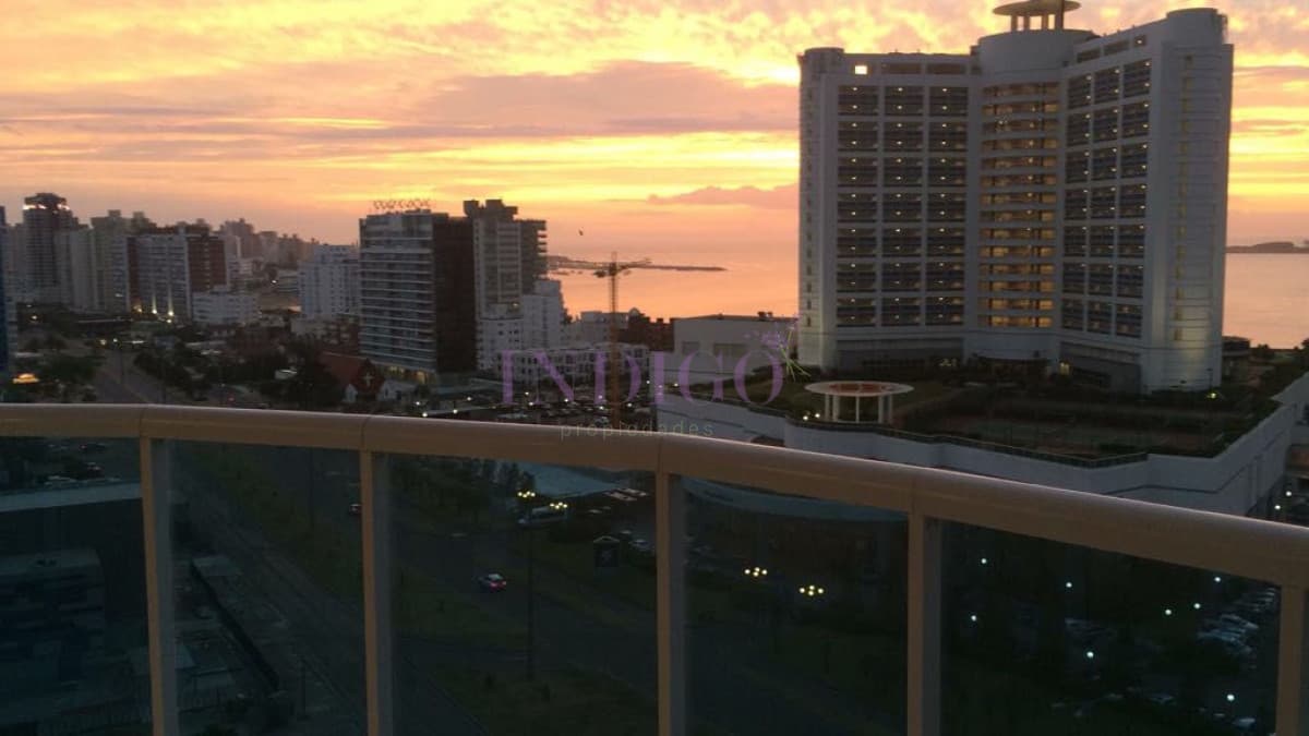 Apartamento alquiler en la Mansa, 2 dormitorios mas dependencia con vista al mar. - Indigo Propiedades