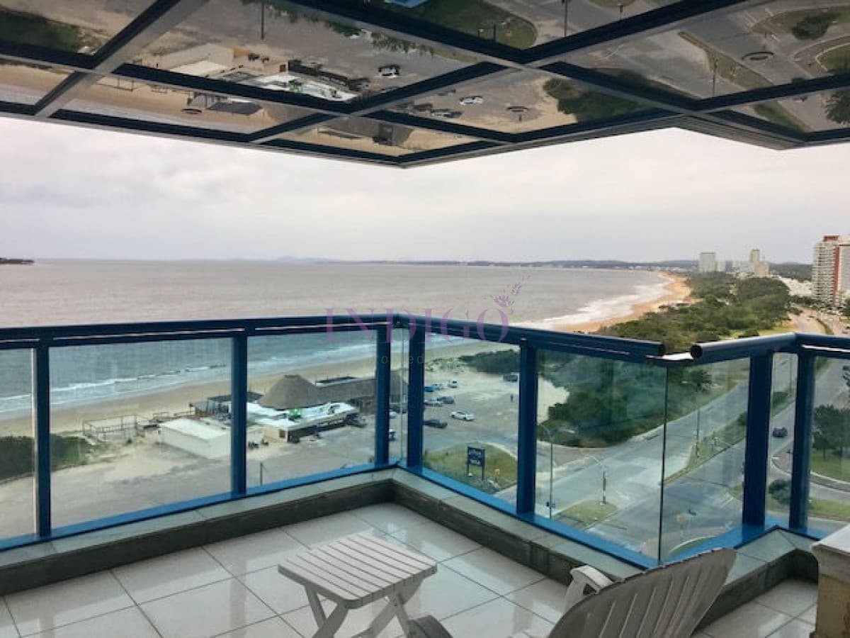 Departamento  esquinero en venta, en el edificio Beverly Tower 3 dormitorios mas servicio en torre de gran categoría. - Indigo Propiedades