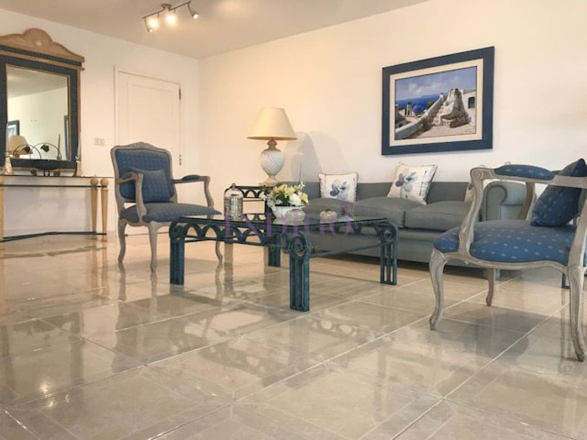 Departamento  esquinero en venta, en el edificio Beverly Tower 3 dormitorios mas servicio en torre de gran categoría. - Indigo Propiedades