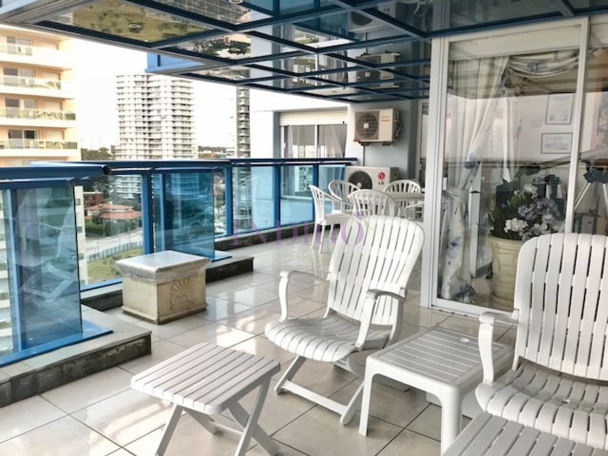 Departamento  esquinero en venta, en el edificio Beverly Tower 3 dormitorios mas servicio en torre de gran categoría. - Indigo Propiedades