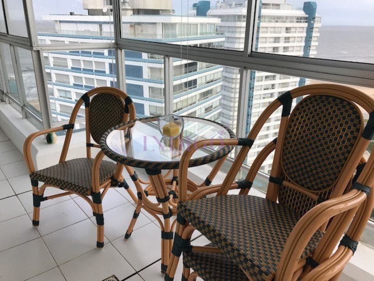 En venta casi frente al mar en playa Brava. - Indigo Propiedades