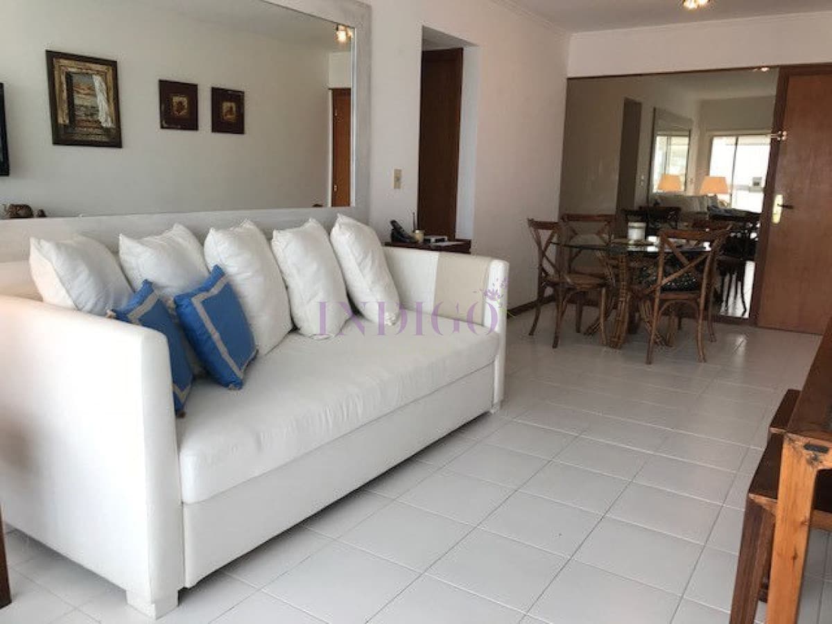 En venta casi frente al mar en playa Brava. - Indigo Propiedades