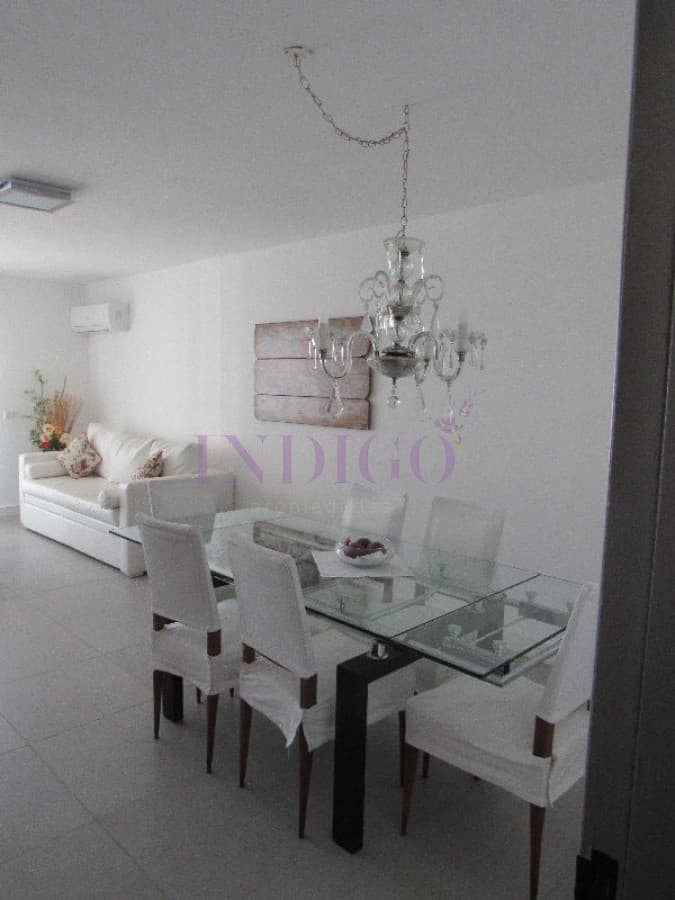 Departamento en alquiler sobre Avenida Francia a metros del Mar. - Indigo Propiedades
