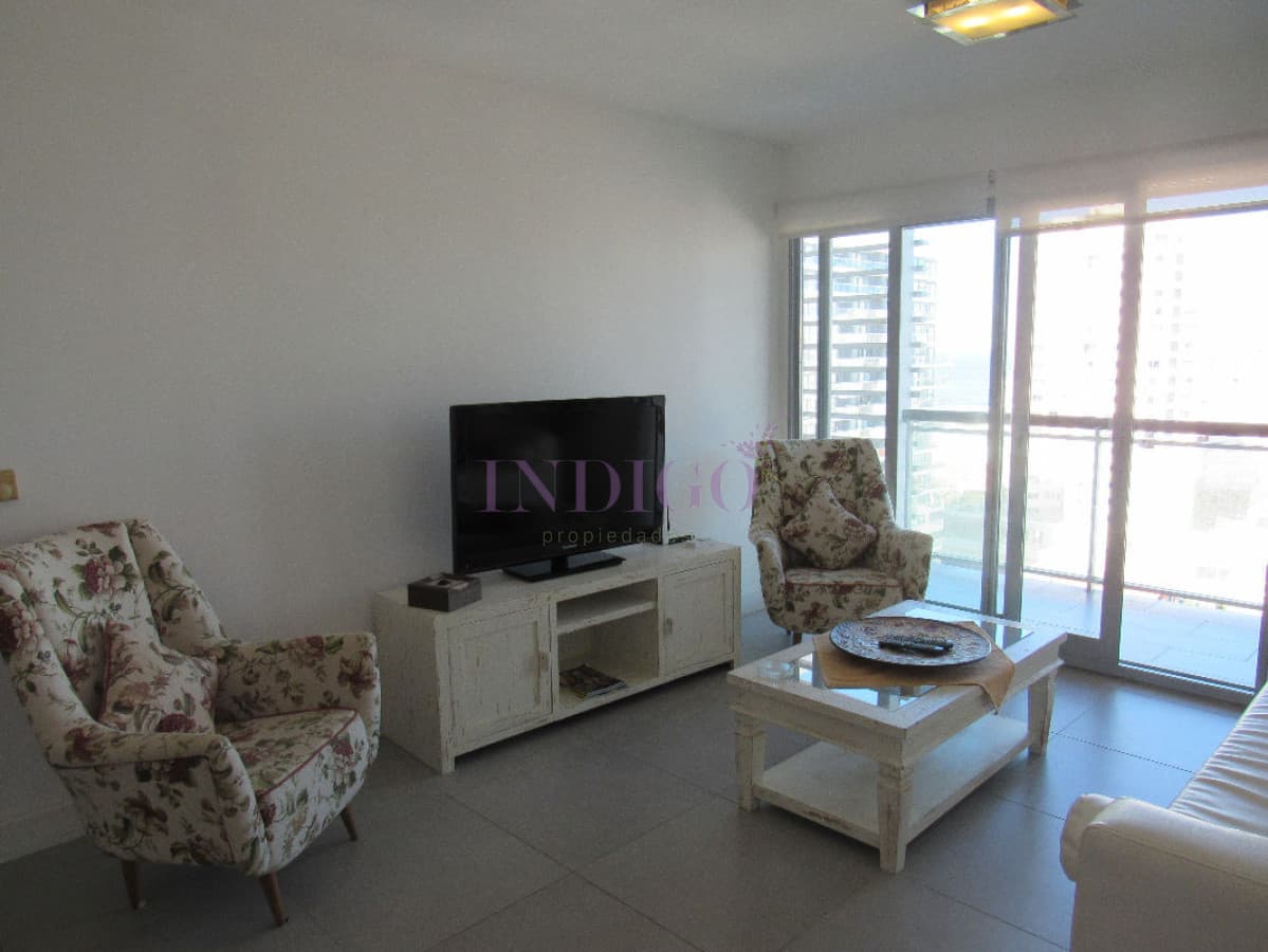 Departamento en alquiler sobre Avenida Francia a metros del Mar. - Indigo Propiedades