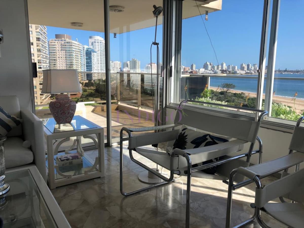 Departamento frente al mar en playa Mansa, 3 dormitorios . - Indigo Propiedades