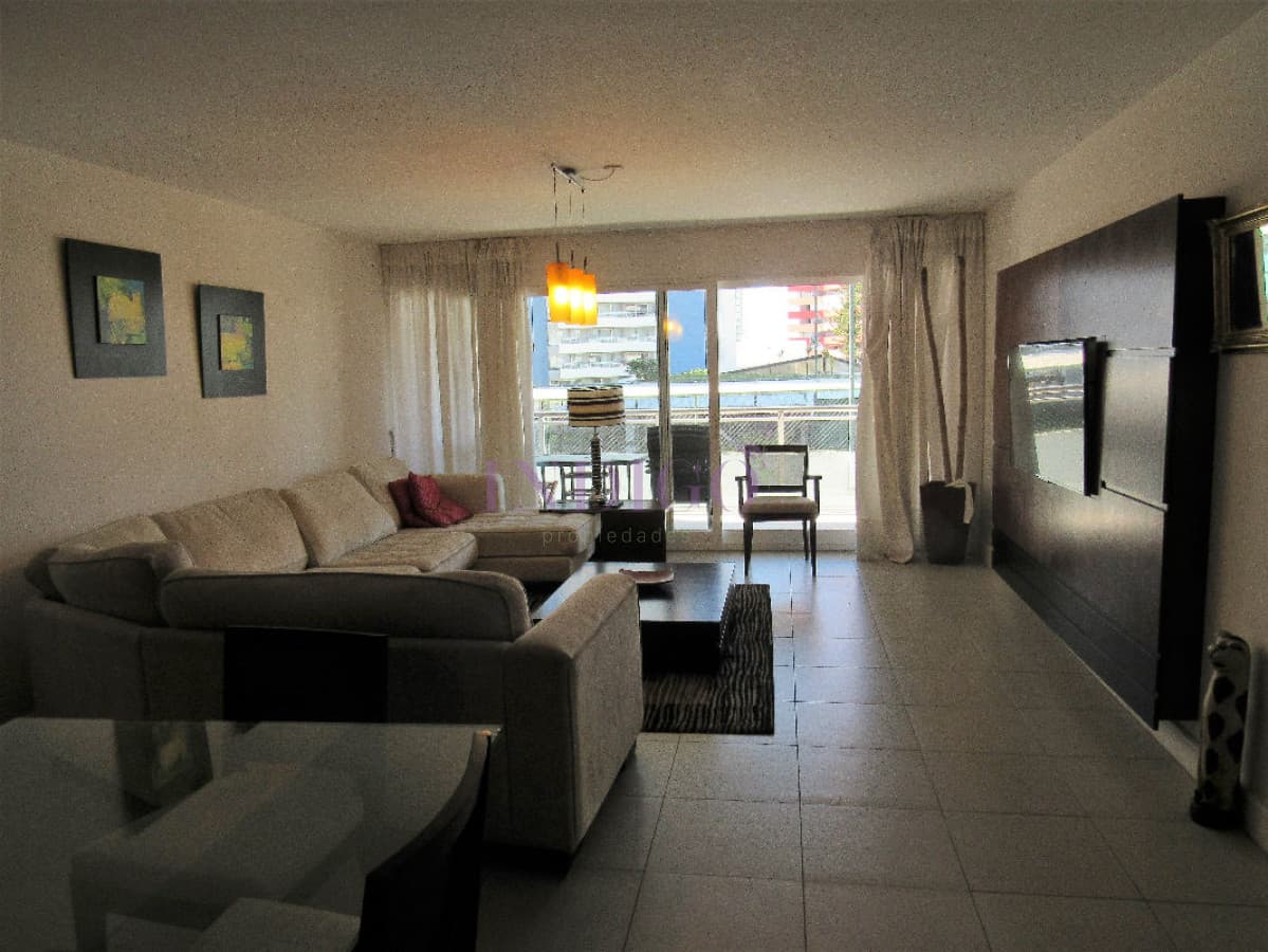 Departamento en venta y alquiler de 3 dormitorios con parrillero propio, 3 dormitorios . - Indigo Propiedades