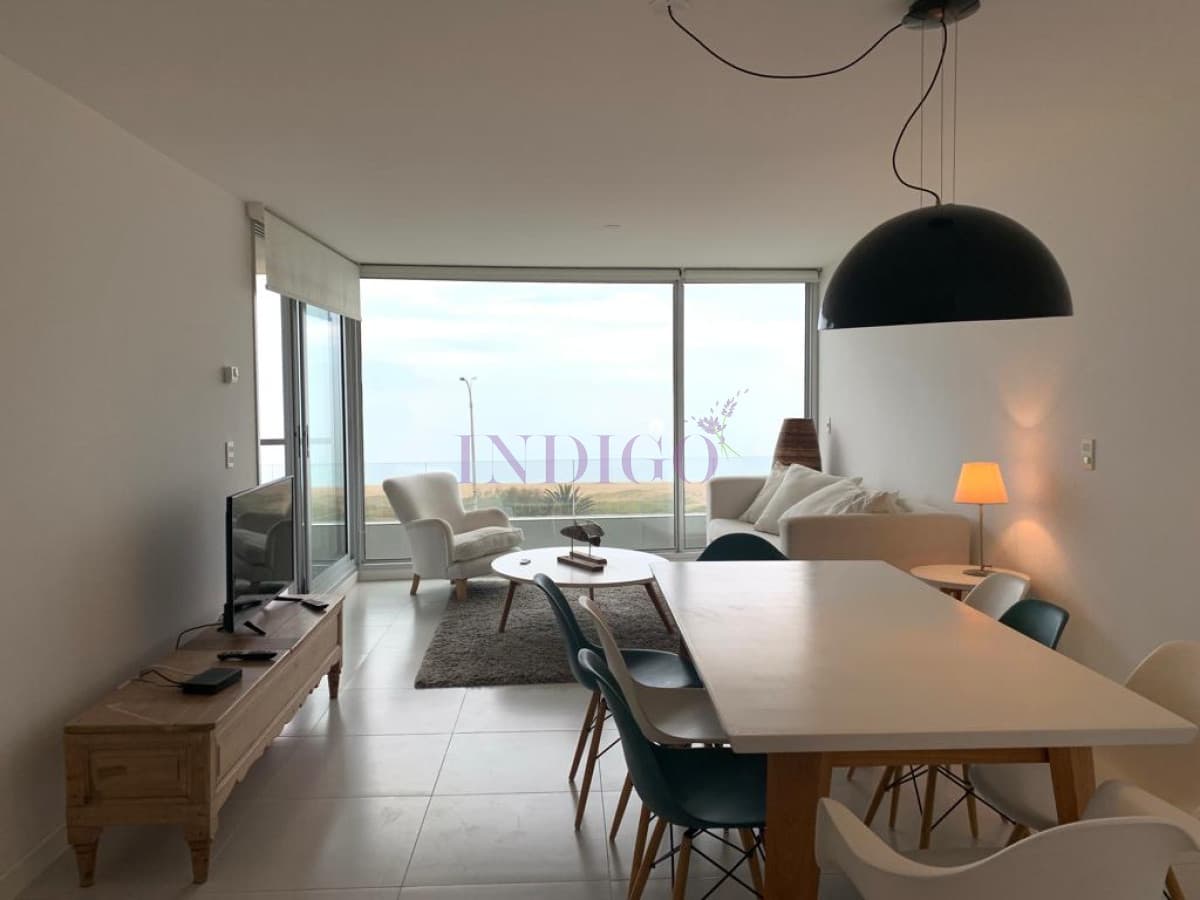 Apartamento enfrente a la playa mansa, 2 dormitorios mas dependencia, piscina y parillero!! - Indigo Propiedades