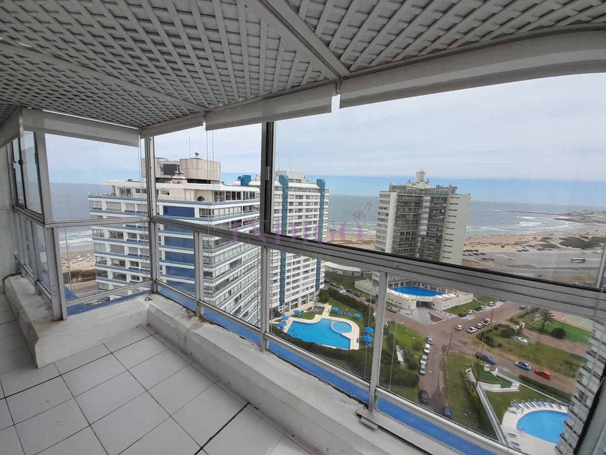 En venta casi frente al mar en playa Brava. - Indigo Propiedades