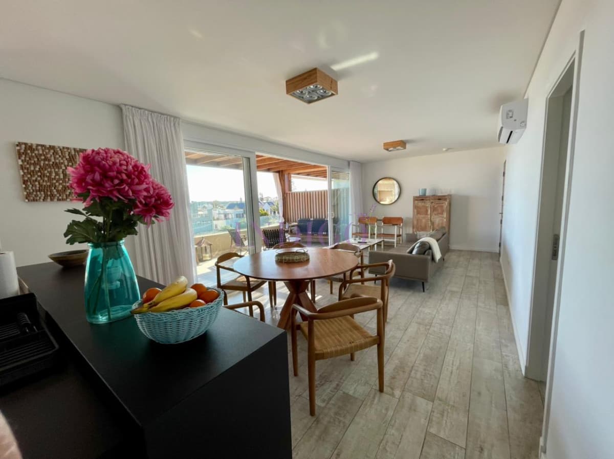 Apartamentos con vistas a la playa y mar, espacioso y muy luminoso. - Indigo Propiedades