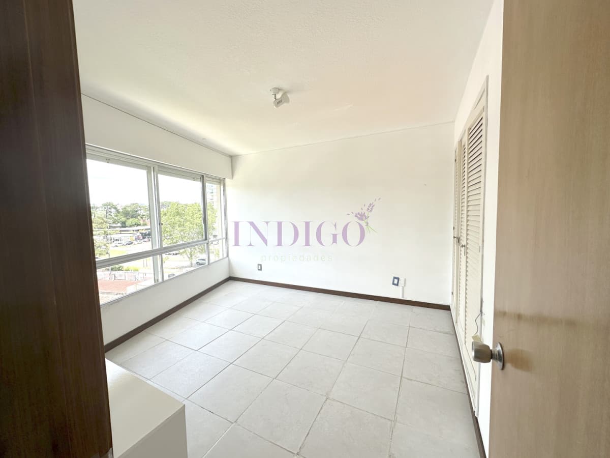 Apartamento con buena vista y ubicacion, muy luminoso, 3 dormitorios y 3 baño, piscina! - Indigo Propiedades