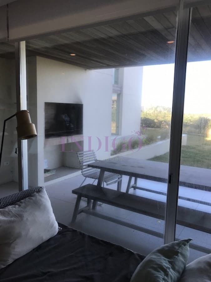 Muy buen departamento en alquiler en Manantiales frente al agua. - Indigo Propiedades