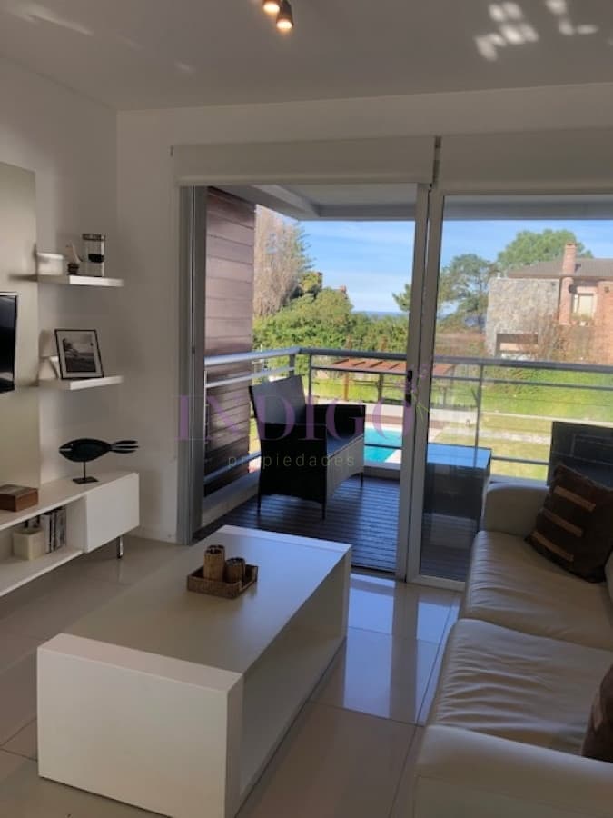 Muy lindo departamento en alquiler a pasitos de la playa en plena Brava. - Indigo Propiedades