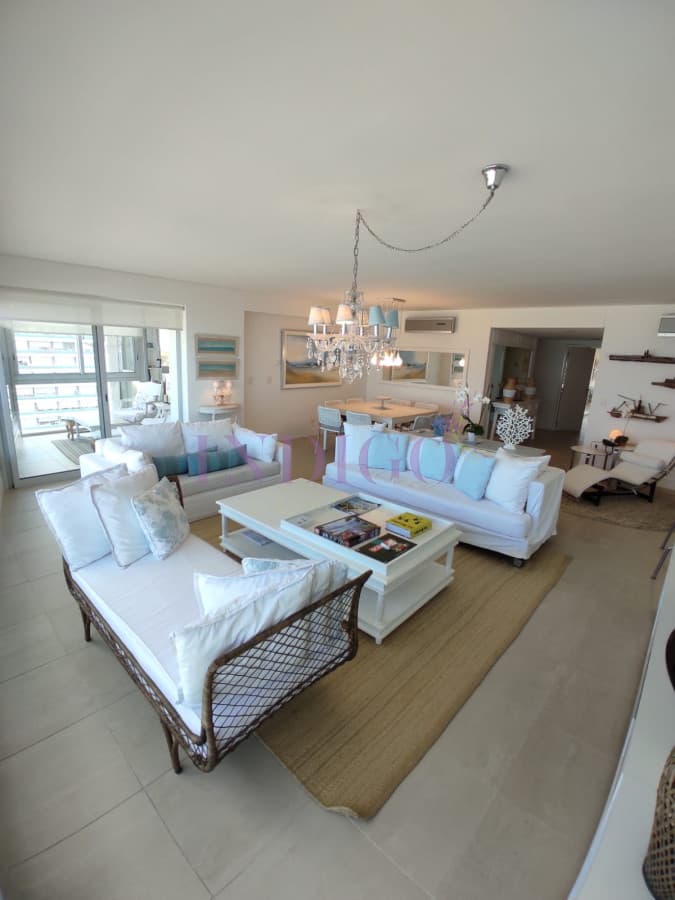 Apartamento con vista al Mar,  primera línea Brava, 3 Dormitorios con 3 Baños - Indigo Propiedades