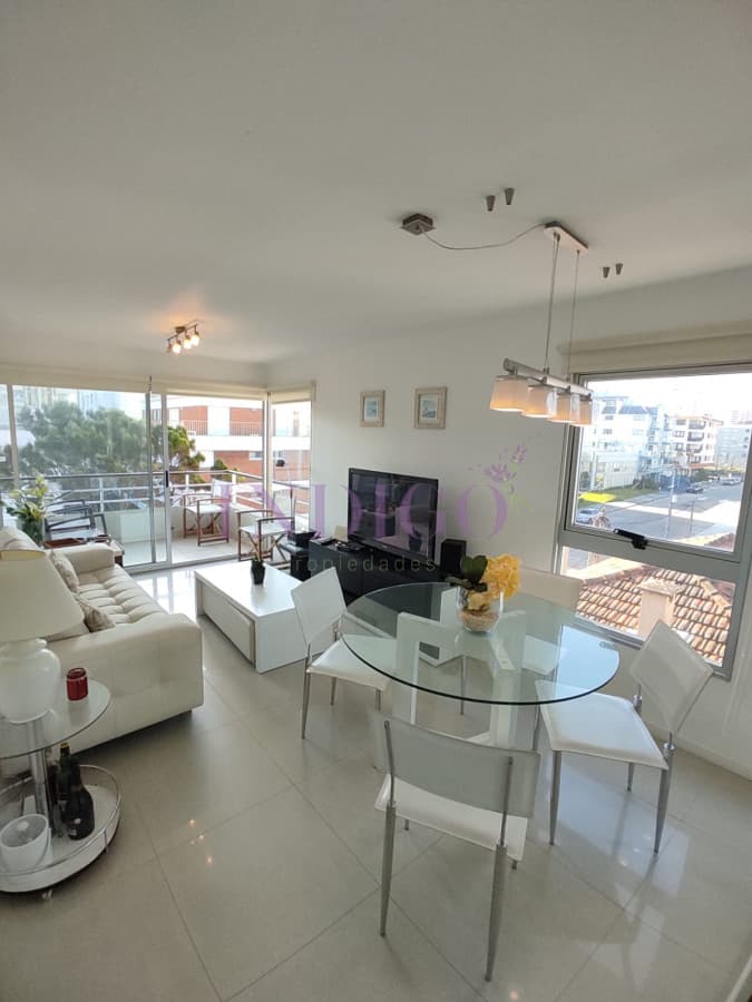Hermoso Pent-House en la Península, 2 dormitorios 2 baños con parrillero - Indigo Propiedades