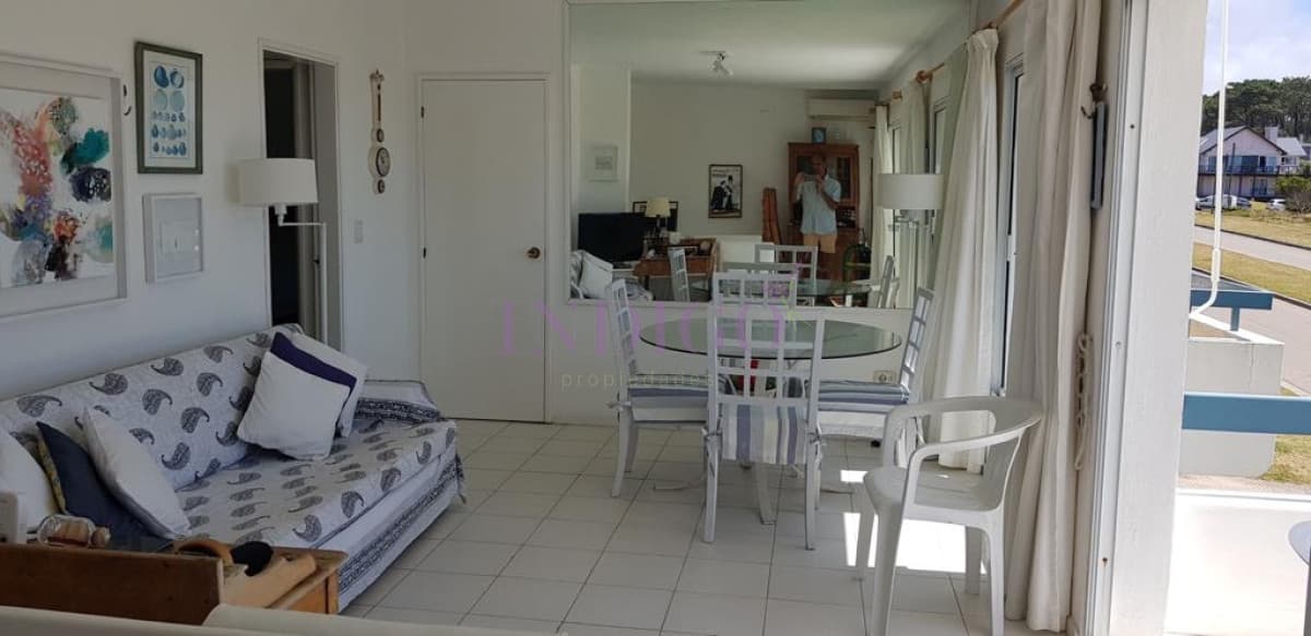 Apartamento en Montoya en Alquiler, 2 Dormitorios, 2 Baños, Luminosa con Piscina y Parillero - Indigo Propiedades