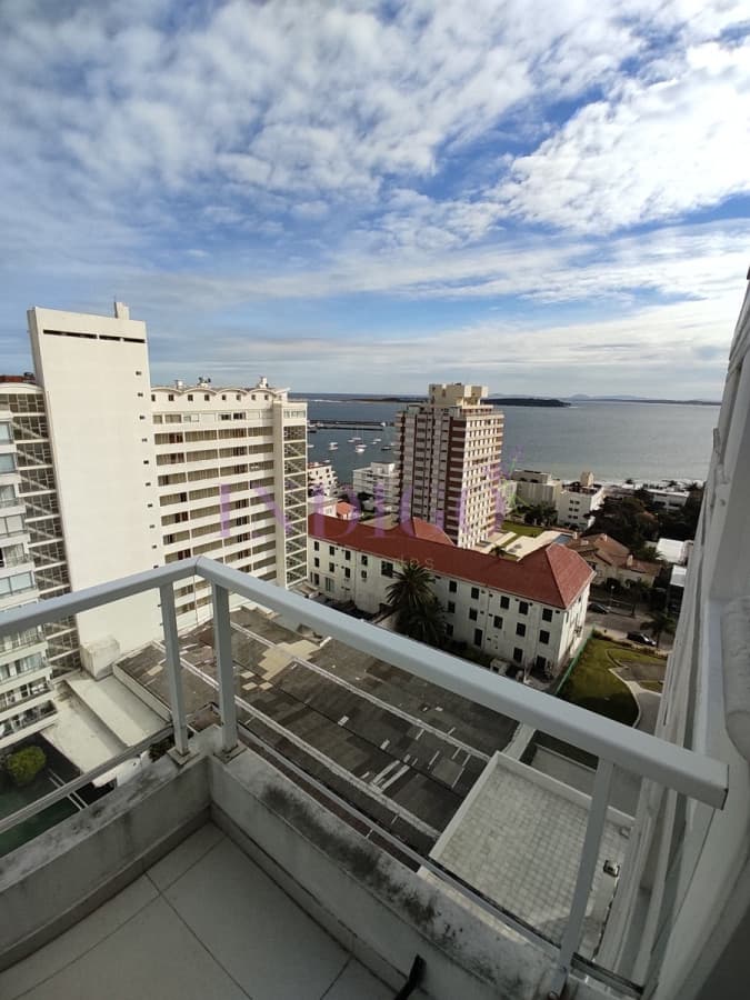 Apartamento en LuxTower, 2 Dormitoritos, 2 Baños con muy buena vista - Indigo Propiedades