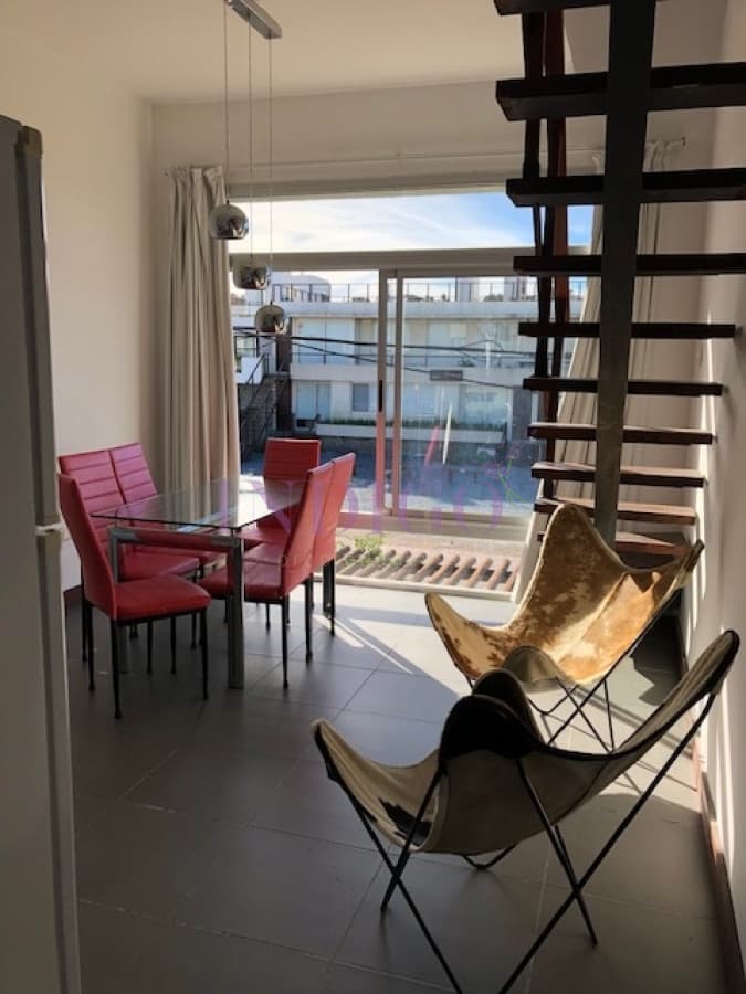 En alquiler departamento en Manantiales. - Indigo Propiedades