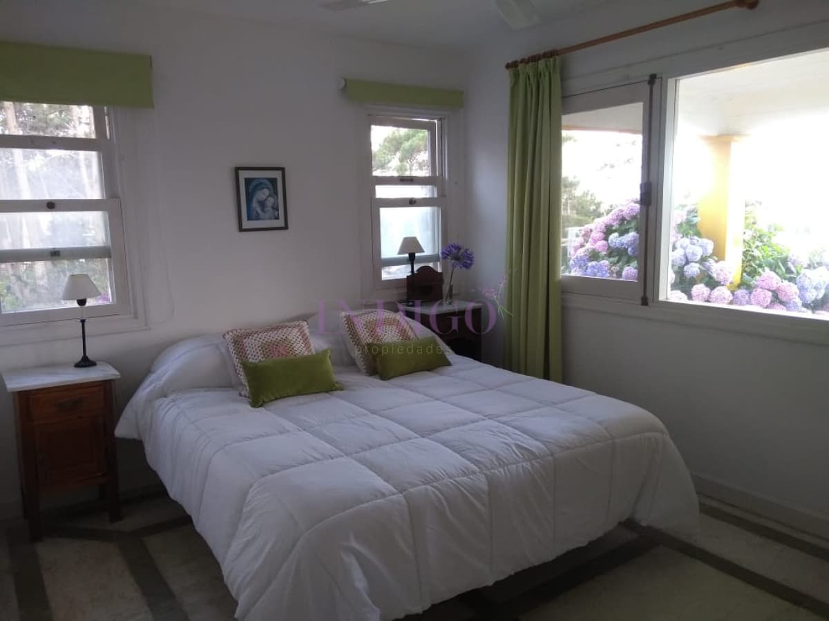 Casa en venta y alquiler frente al mar en Manantiales. - Indigo Propiedades
