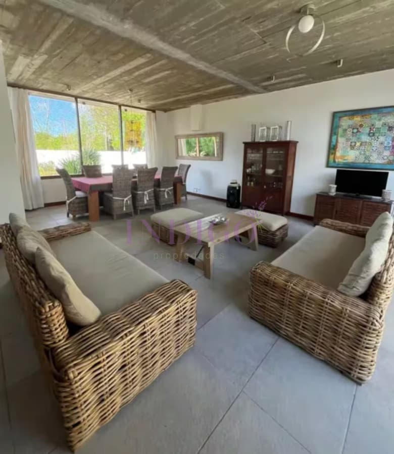 Casa en Alquiler en Manantiales - Indigo Propiedades