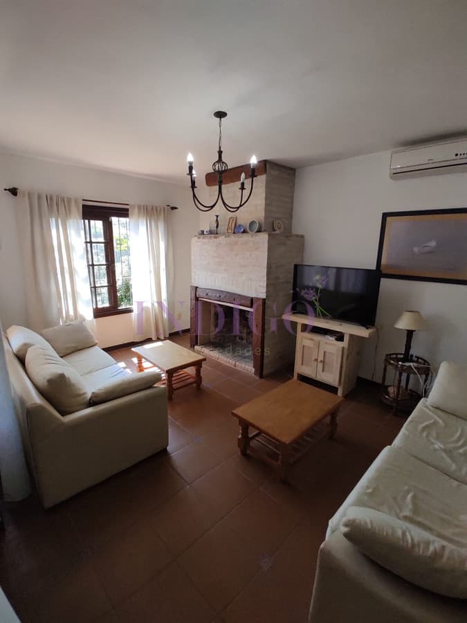 Casa con piscina y parrillero en Manantiales, 3 dormitorios y 2 Baños - Indigo Propiedades