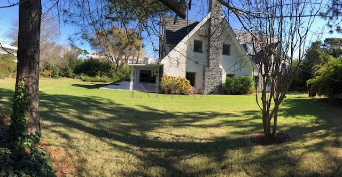Oportunidad muy linda casa en venta y  alquiler en la zona mas linda de Punta del Este!!! - Indigo Propiedades