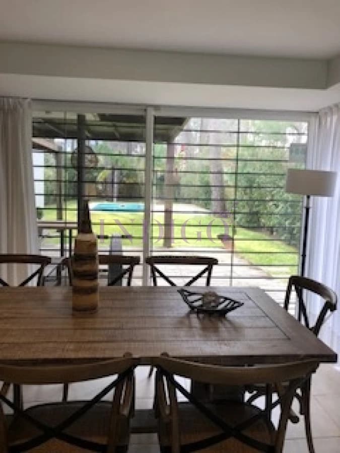 Importante casa en alquiler en pleno Montoya, 4 dormitorios. - Indigo Propiedades