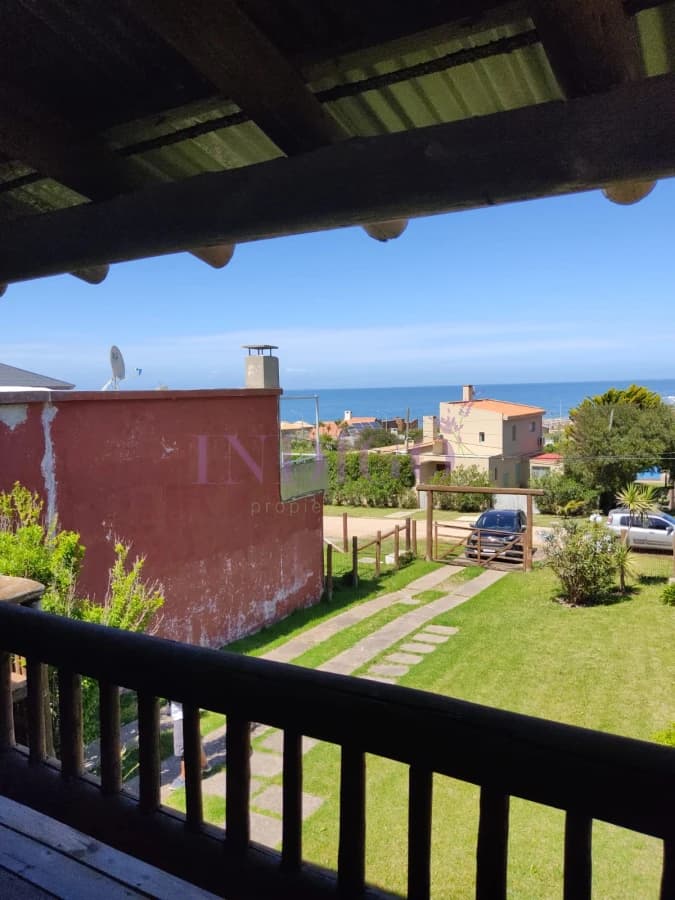 Amplia casa en Alto de Punta Piedras, con vista y a pasos del mar - Indigo Propiedades