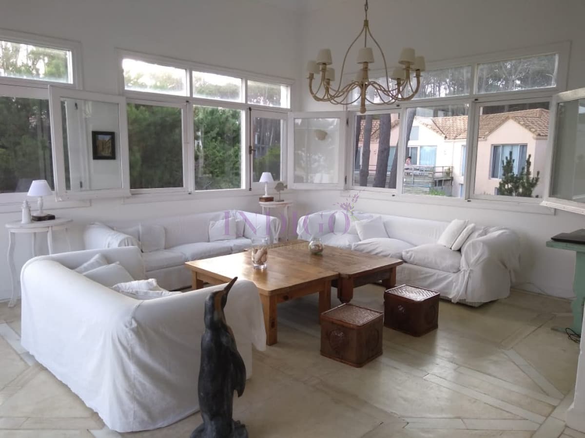 Casa en venta y alquiler frente al mar en Manantiales. - Indigo Propiedades
