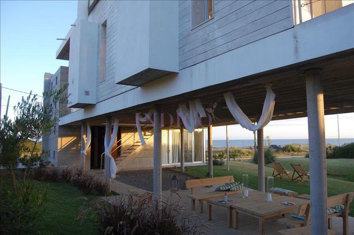 Punta Piedras en venta, excepcional propiedad construida por el arquitecto Martin Gomez. - Indigo Propiedades