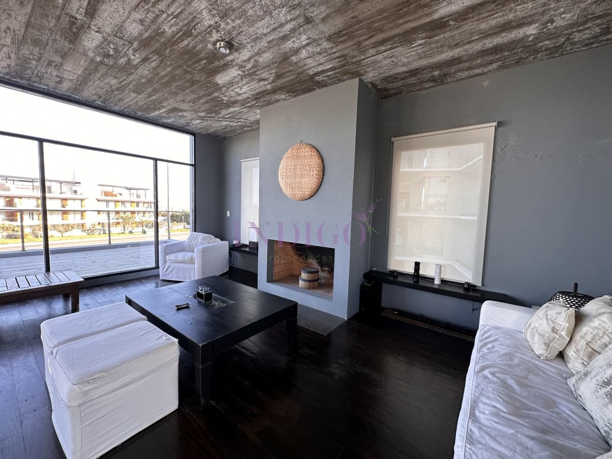 Casa en alquiler en Manantiales 3 dorm y dependencia con piscina - Indigo Propiedades