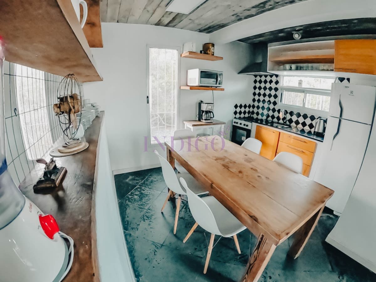 Casa en Santa Mónica con parrillero y piscina, 3 dormitorios y 2 baños - Indigo Propiedades