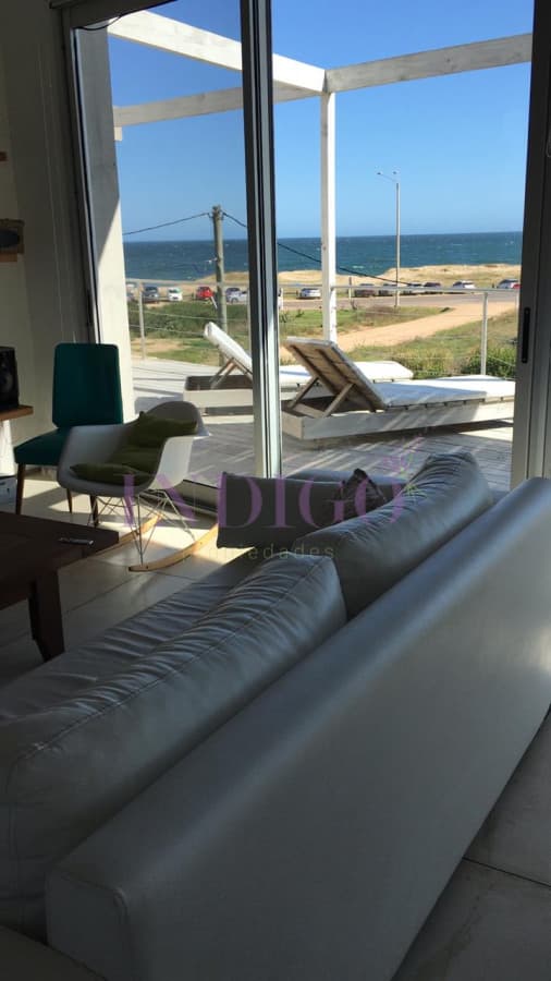 Punta Piedras en venta, excepcional propiedad construida por el arquitecto Martin Gomez. - Indigo Propiedades