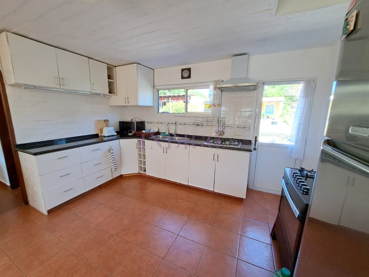 Casa con amplio jardín en zona tranquila y a minutos del mar! - Indigo Propiedades
