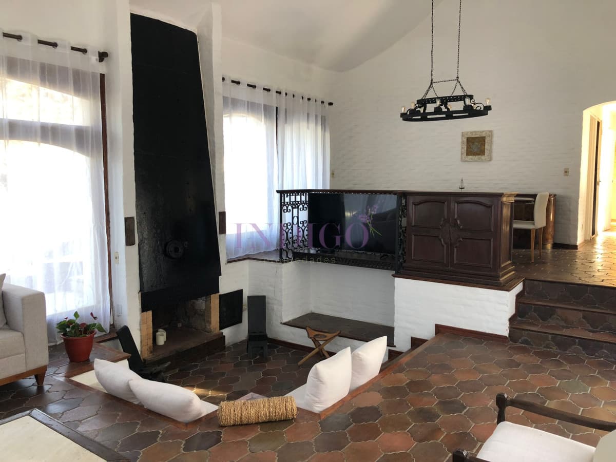 Amplia casa en Punta del Este, parrillero y piscina! - Indigo Propiedades