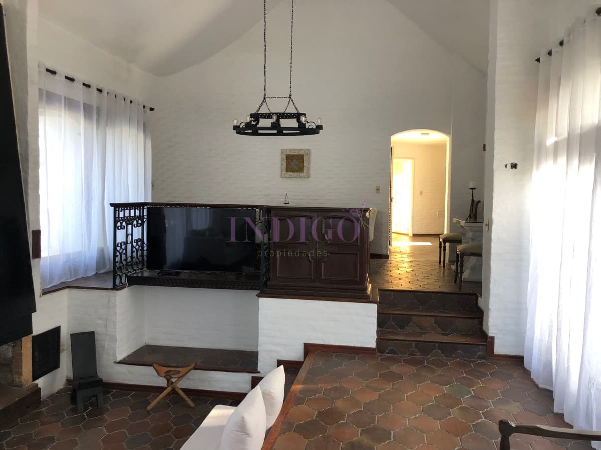 Amplia casa en Punta del Este, parrillero y piscina! - Indigo Propiedades