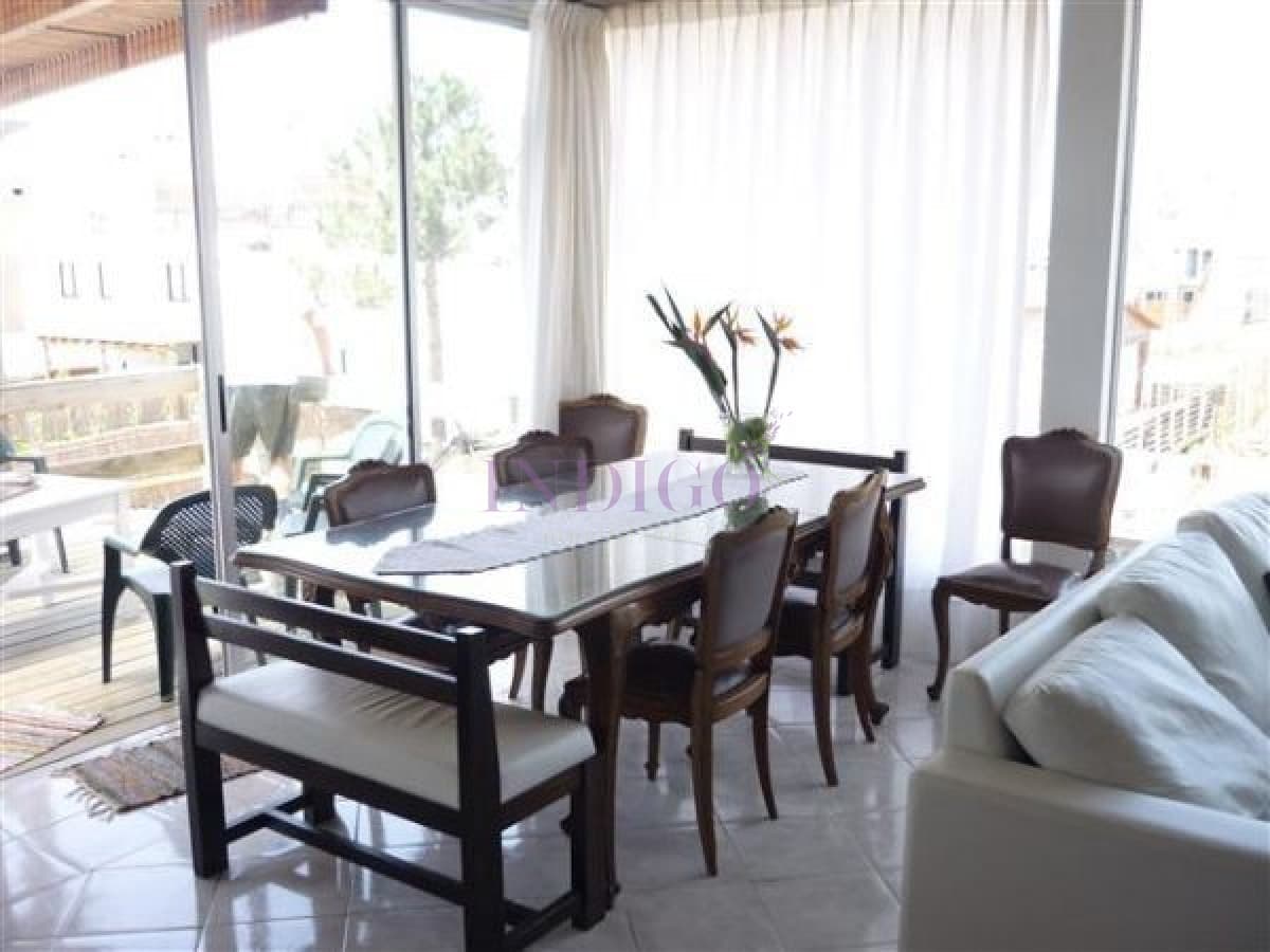 Casa en Alquiler a metros del mar, con Piscina y Parrillero - Indigo Propiedades