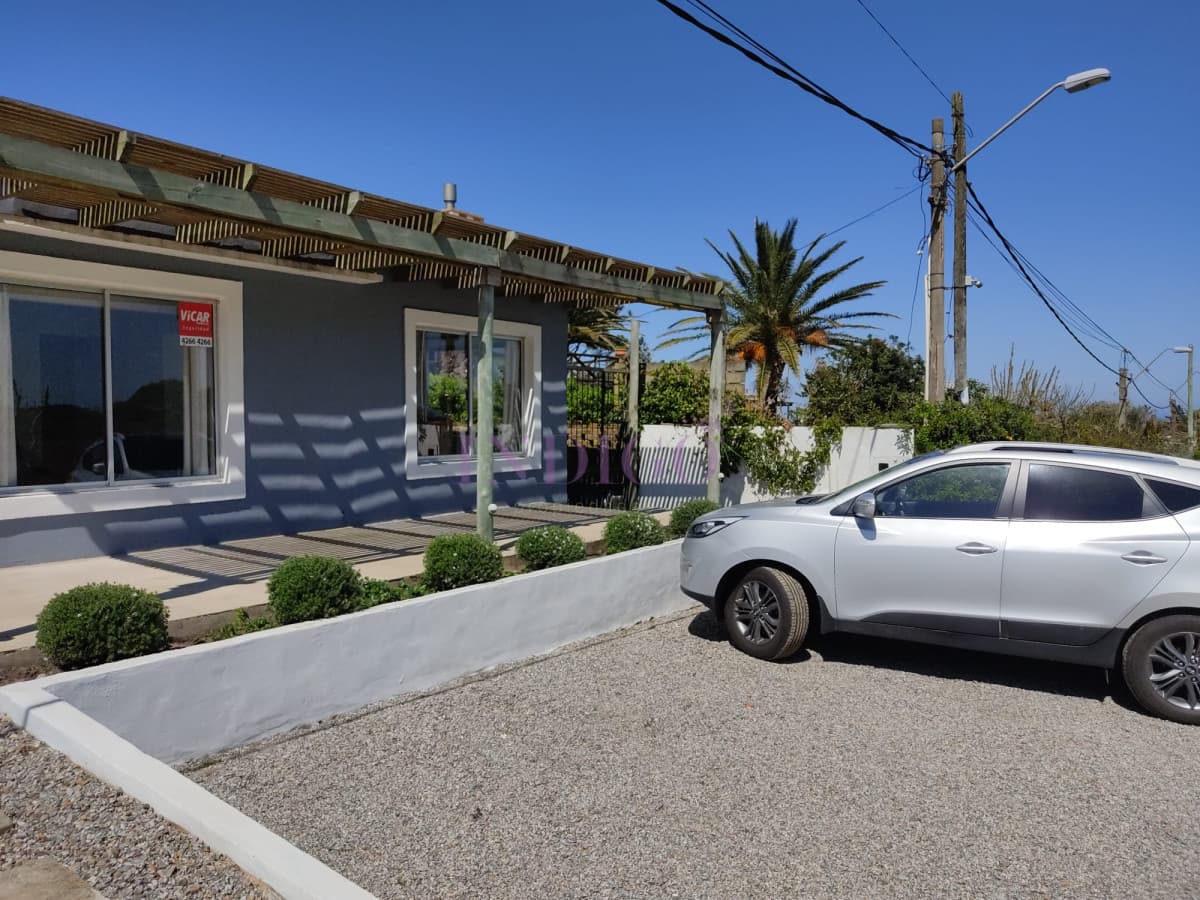 En Alquiler, Altos de punta Piedra, casa de 4 dorm con parrillero y piscina. - Indigo Propiedades