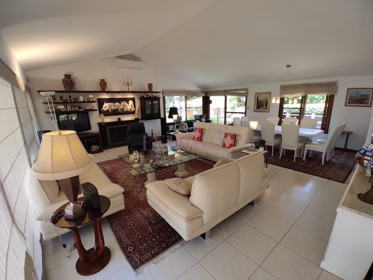 Hermosa y amplia casa en la mansa, Piscina y Parillero, parque cerrado y grande! - Indigo Propiedades