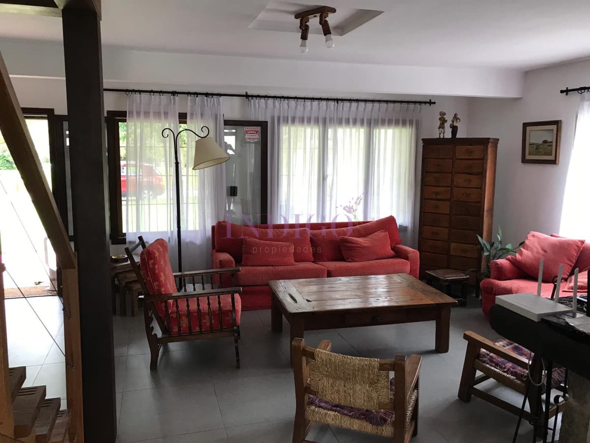 Muy linda casa en alquiler en playa Mansa, 4 dormitorios . - Indigo Propiedades