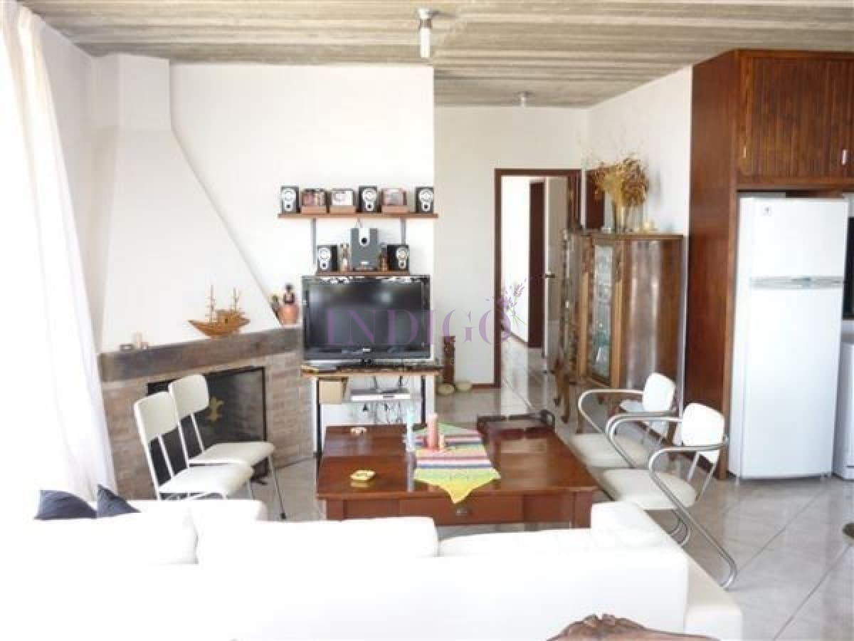 Casa en Alquiler a metros del mar, con Piscina y Parrillero - Indigo Propiedades