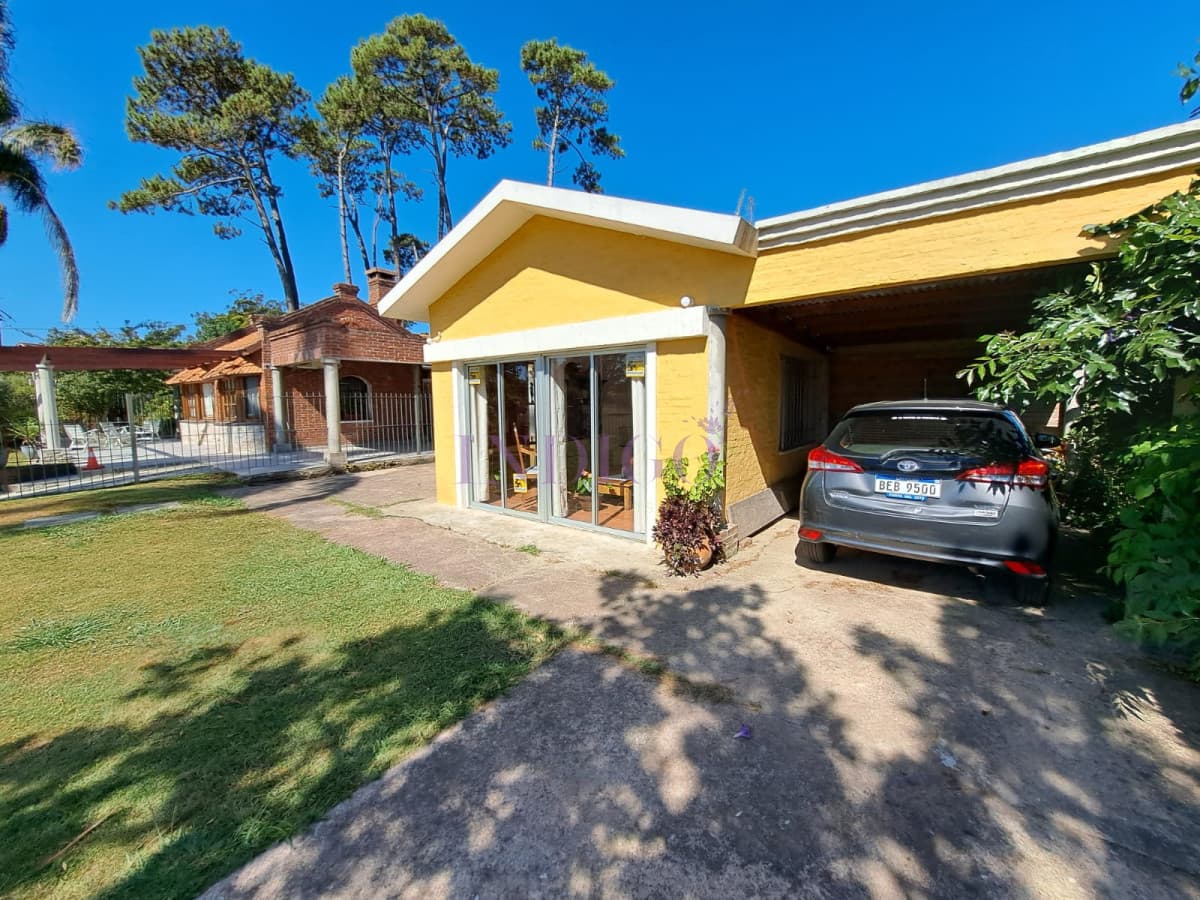 Casa con amplio jardín en zona tranquila y a minutos del mar! - Indigo Propiedades