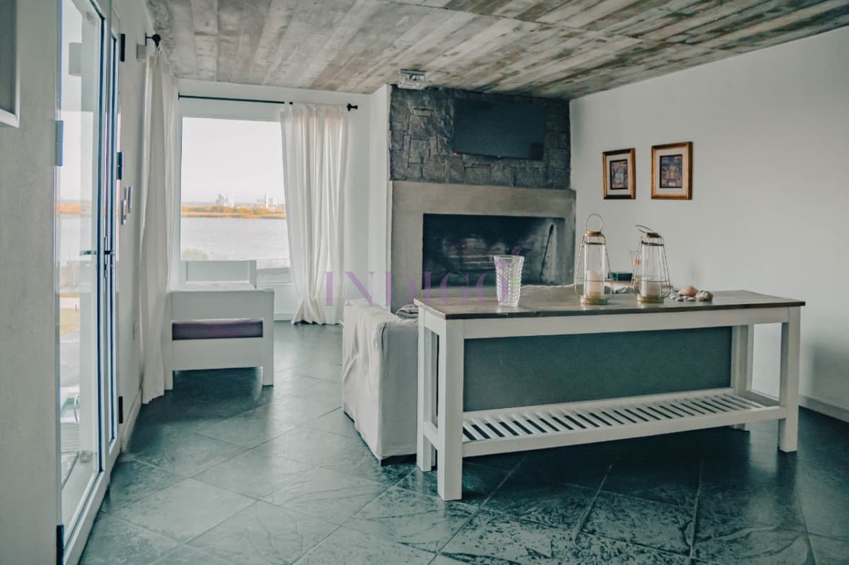 Casa en Santa Mónica con parrillero y piscina, 3 dormitorios y 2 baños - Indigo Propiedades