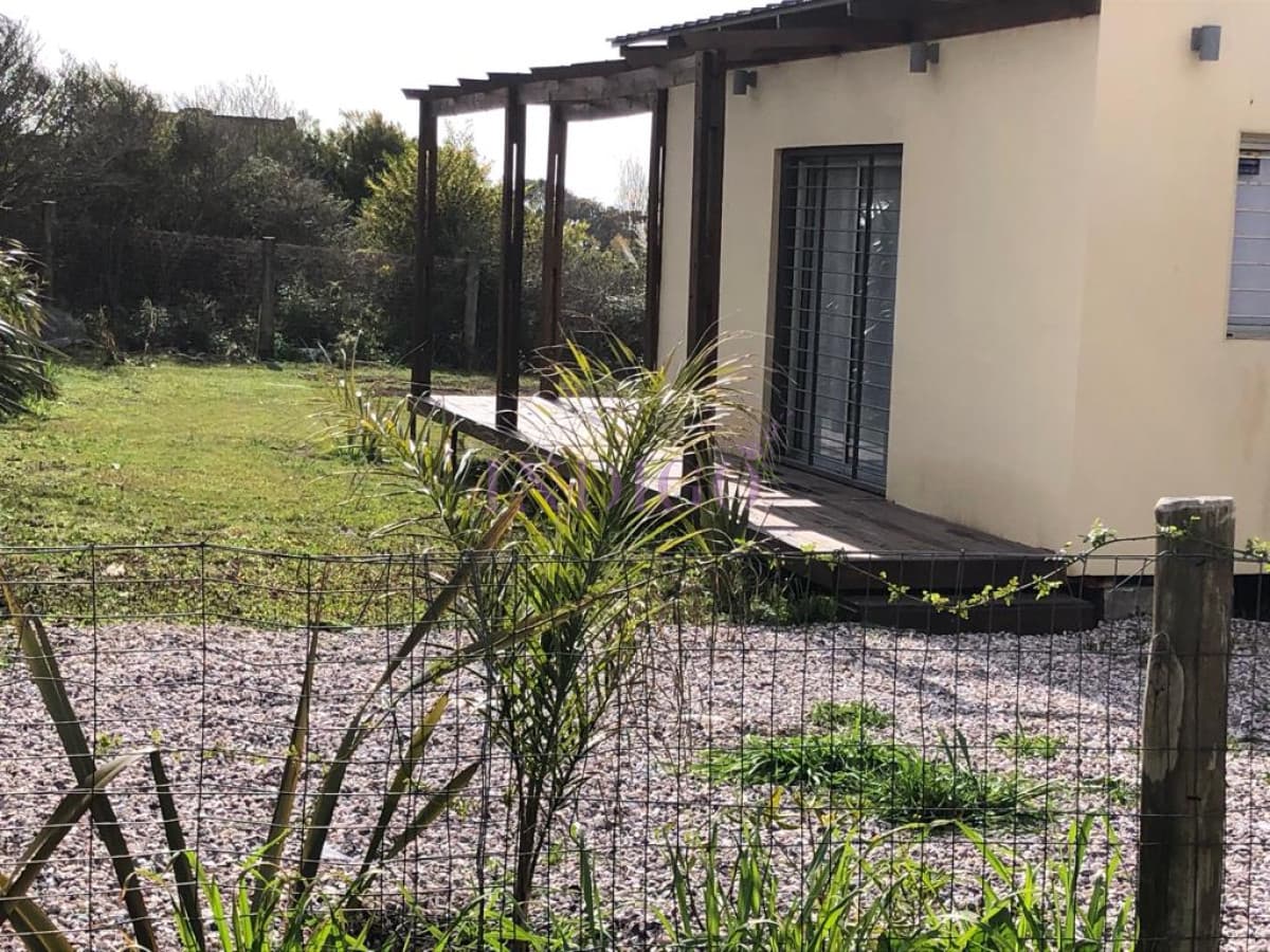 Casa alquiler calle 5 Balneario, 3 ambientes - Indigo Propiedades