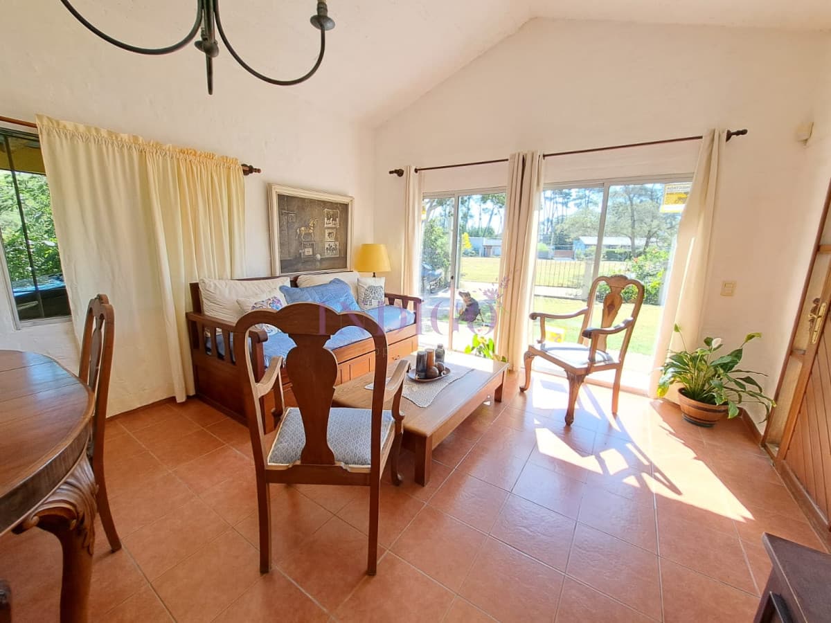 Casa con amplio jardín en zona tranquila y a minutos del mar! - Indigo Propiedades