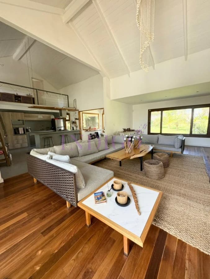 Casa en Alquiler en El Tesoro - Indigo Propiedades