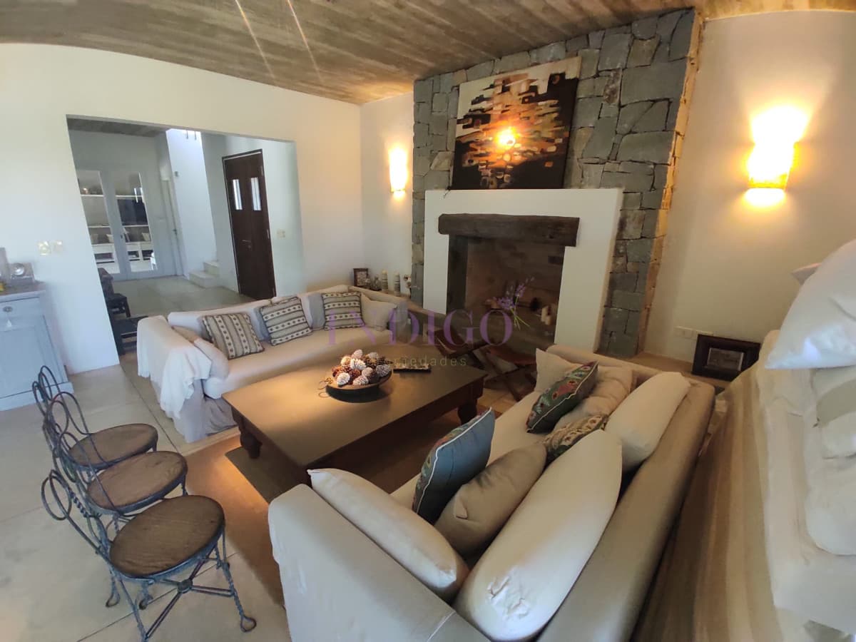 Casa en Pinar del Faro, piscina y parrillero, 4 Dormitorios mas playroom y servicio - Indigo Propiedades